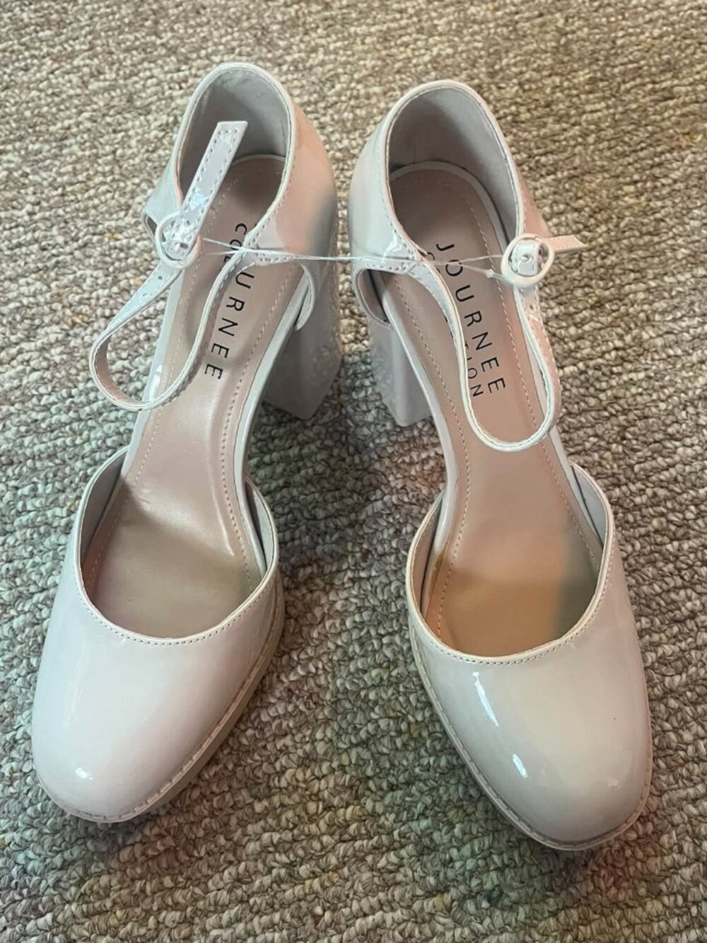 NEW Journee Collection Samarr Platform Pump in Ivory Women's Size 8.5